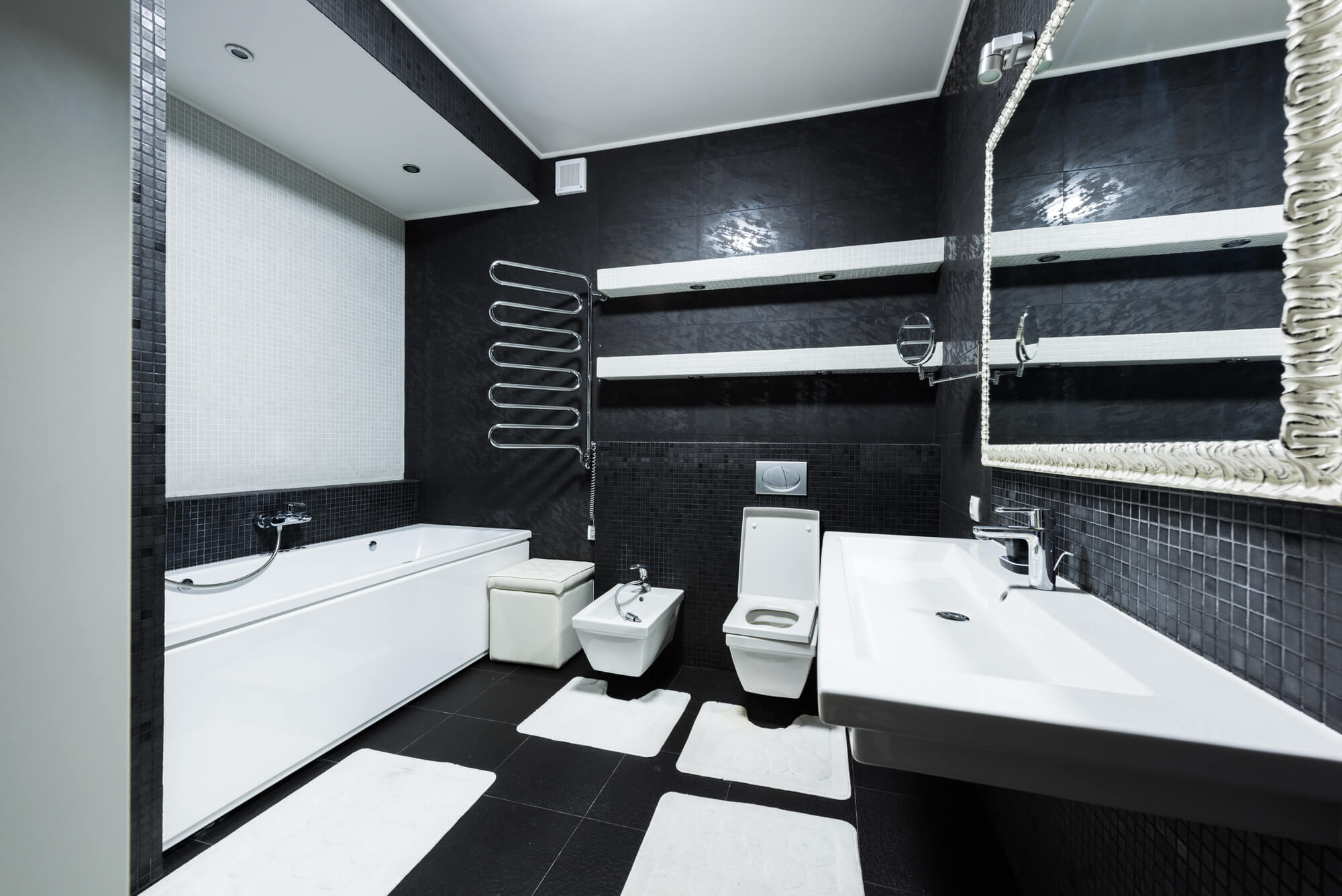 Bandes de plafond pour la salle de bain